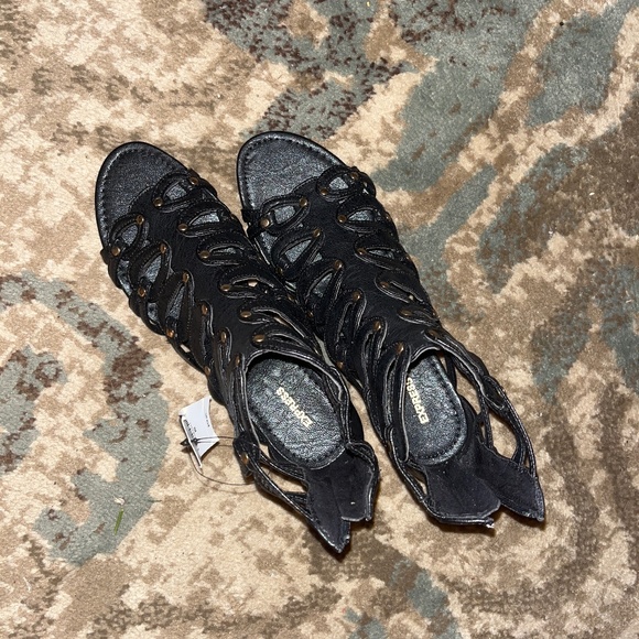 Black Express Sandals - Picture 1 of 2